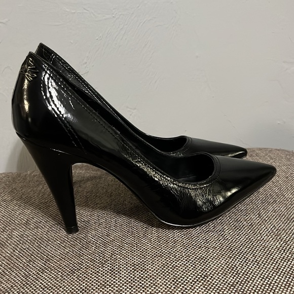 Karl Lagerfeld black textured heels, size 7 1/2M - Picture 2 of 12
